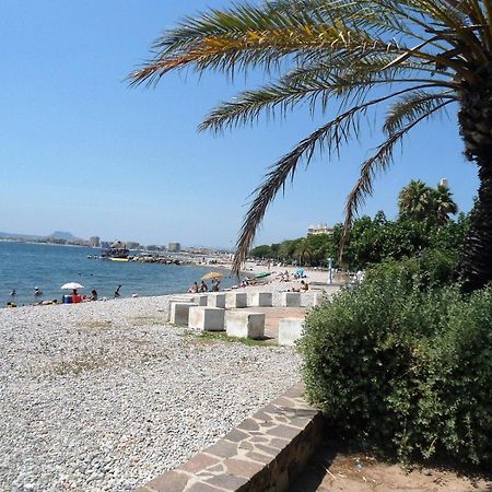 Un Grand Studio Face Au Port De Santa Lucia Saint-Raphael (Var) Exterior foto