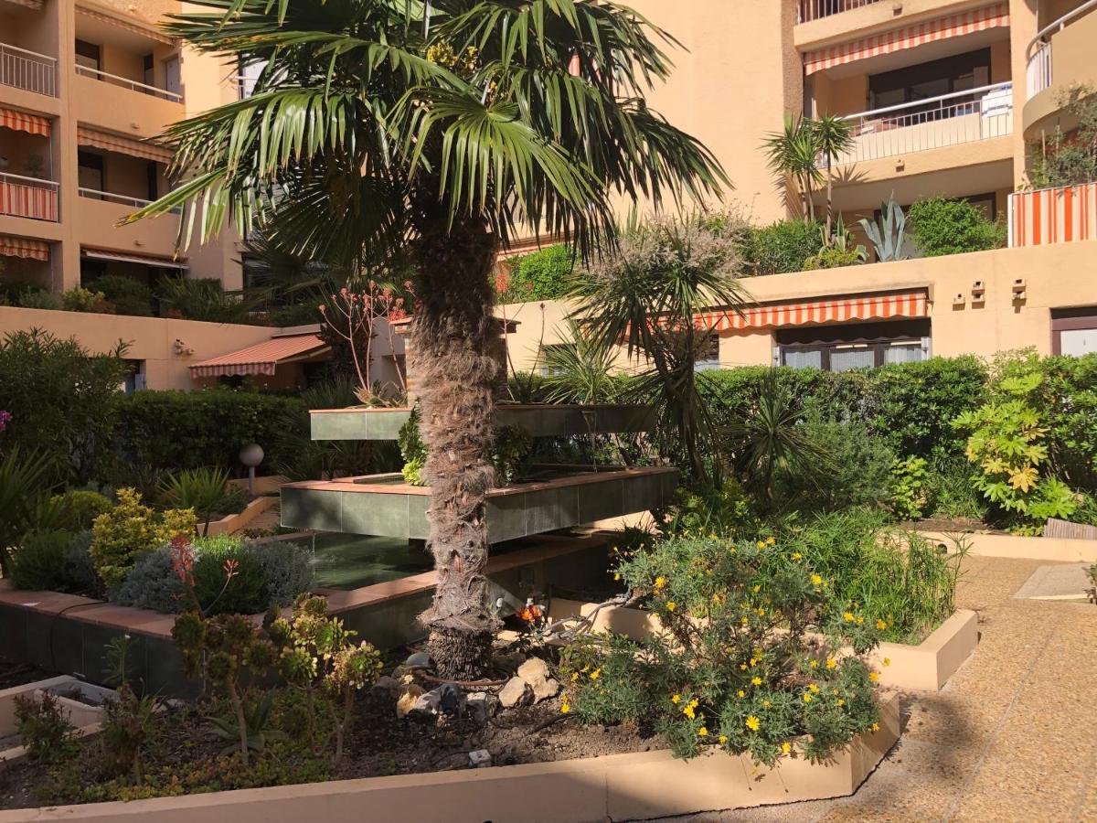 Un Grand Studio Face Au Port De Santa Lucia Saint-Raphael (Var) Exterior foto
