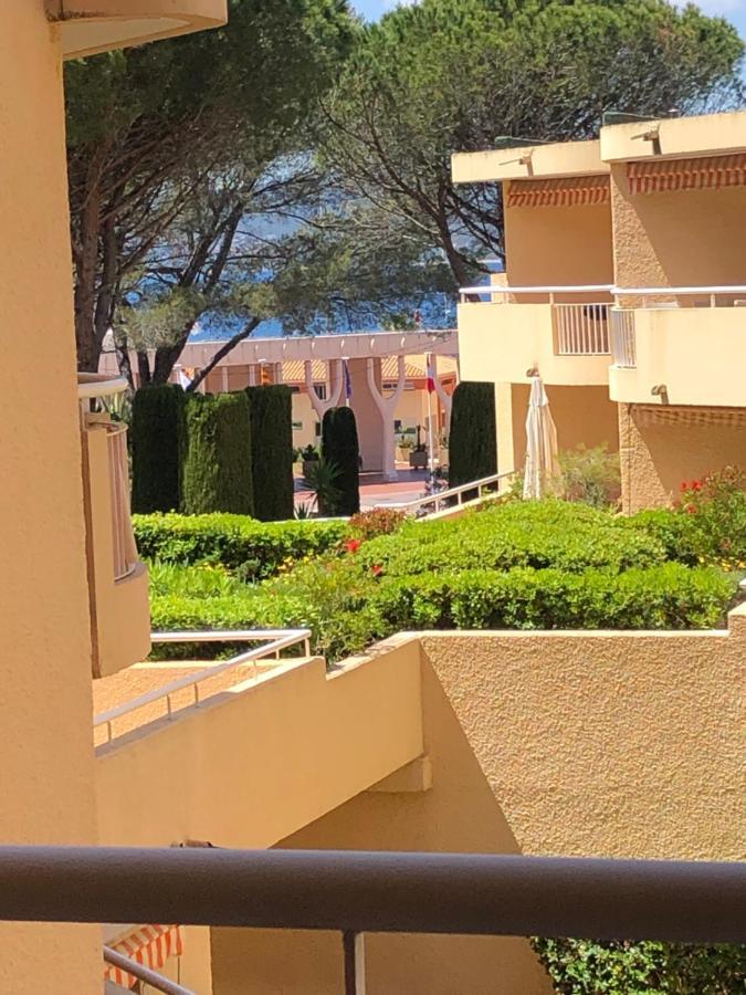 Un Grand Studio Face Au Port De Santa Lucia Saint-Raphael (Var) Exterior foto