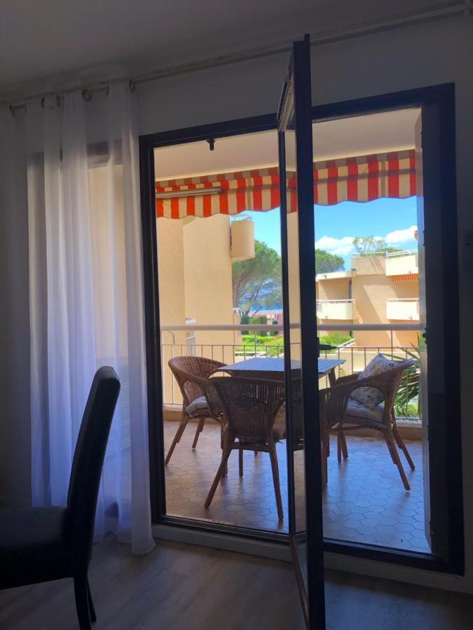 Un Grand Studio Face Au Port De Santa Lucia Saint-Raphael (Var) Exterior foto